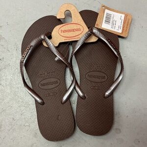 NWT Havaianas Slim Metallic Logo Brown Flip Flops